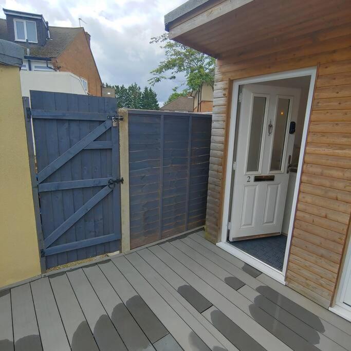 Self Contained, Double Bed Studio, Private Kitchen, Private Bath, Walking Distance To Harry Potter ワトフォード エクステリア 写真