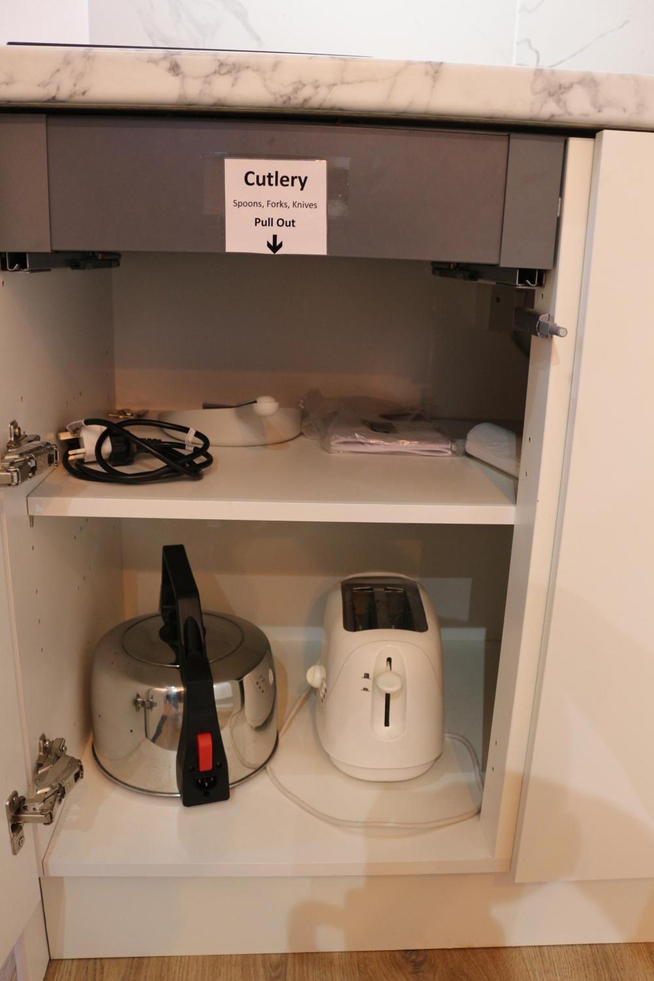 Self Contained, Double Bed Studio, Private Kitchen, Private Bath, Walking Distance To Harry Potter ワトフォード エクステリア 写真