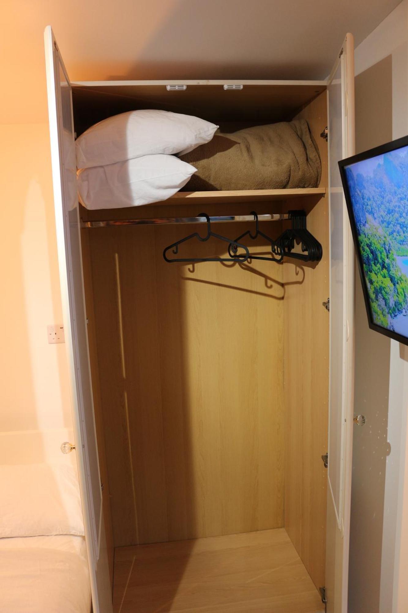 Self Contained, Double Bed Studio, Private Kitchen, Private Bath, Walking Distance To Harry Potter ワトフォード エクステリア 写真